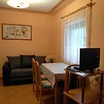 Zsuzsi Daire *